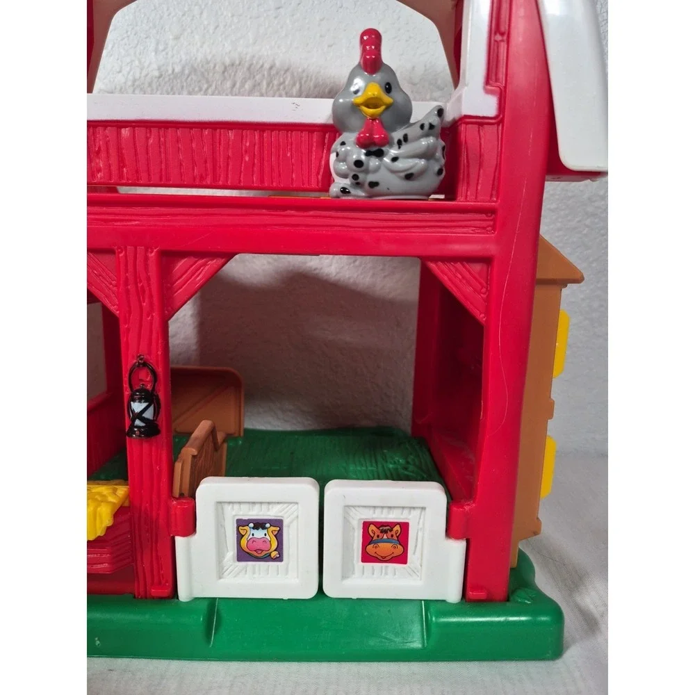 2005 Fisher Price Little People Farm Barn & Silo & Figures Working Animal Sounds